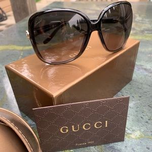 Gucci Sunglasses, never worn, box certificate case